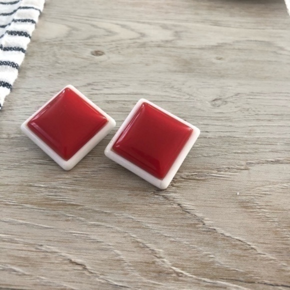 Vintage Clip On Earrings - Picture 1 of 3